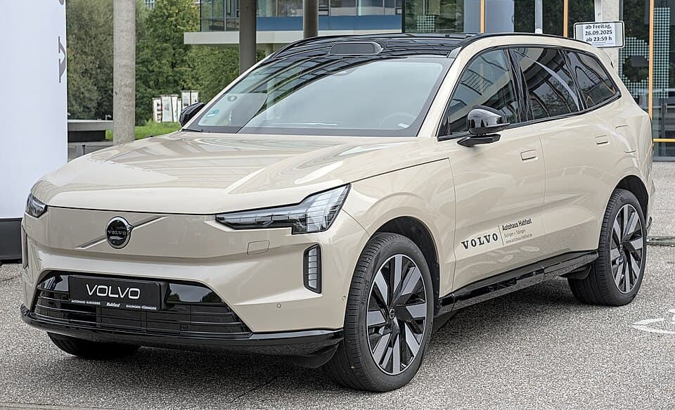 Volvo EX90 artwork